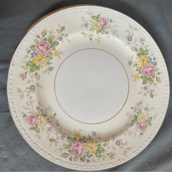 Other - Homer Laughlin Georgian Eggshell dinner plates in the "Heather Rose" pattern 9”